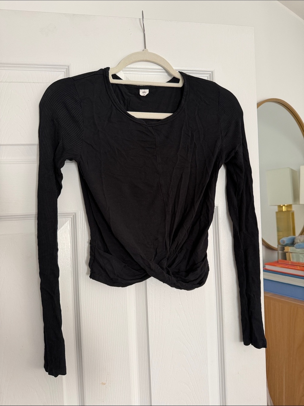 ALO Yoga Black Long-Sleeve Twist-Front Tee